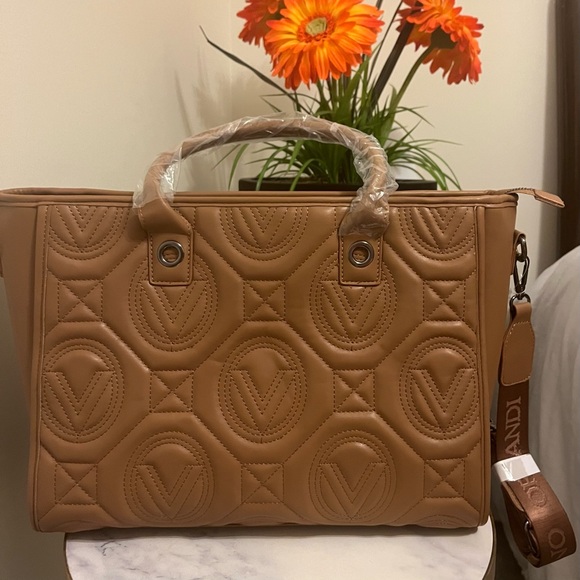 Valentino Orlandi new design in Italy beautiful bag of a lot space - Picture 3 of 4